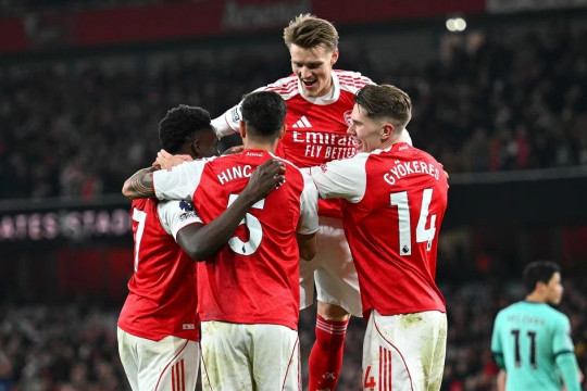 Premier League: Các 'ông lớn' đua nhau giành chiến thắng