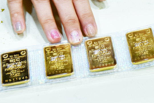 Cập nhật giá vàng trưa hôm nay 15/12/2025: Giá vàng SJC, giá vàng 24k 9999, giá vàng nhẫn, vàng thế giới
