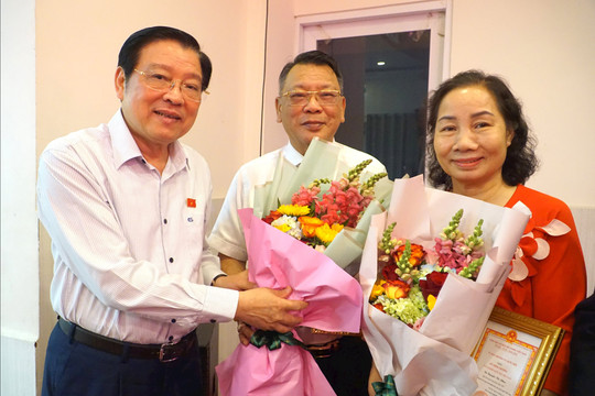 Trao Kỷ niệm chương Vì sự nghiệp Quốc hội Việt Nam cho 78 ĐBQH Lâm Đồng qua các thời kỳ