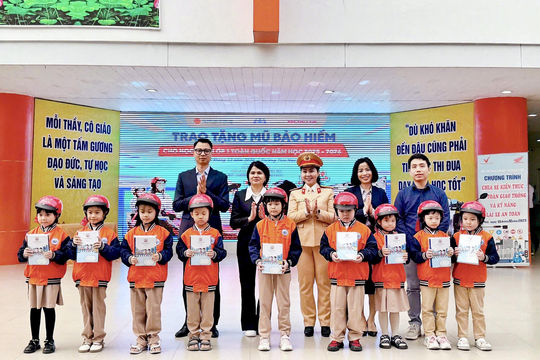 Hà Nội: Tuyên truyền Luật trật tự, an toàn giao thông cho học sinh tiểu học