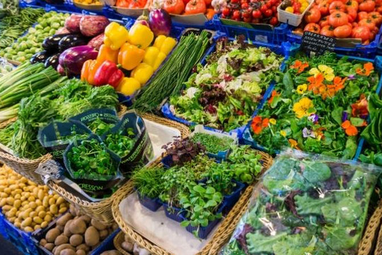 Mẹo chọn rau ăn lẩu hải sản giúp tăng vị ngọt, khử tanh
