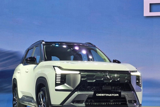 Mitsubishi Destinator chạm mốc 2.000 đơn hàng sau 1 tuần bán tại Việt Nam