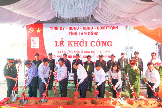 Trưởng Ban Nội chính Trung ương Phan Đình Trạc dự Lễ khởi công xây dựng nhà cho người dân Lâm Đồng