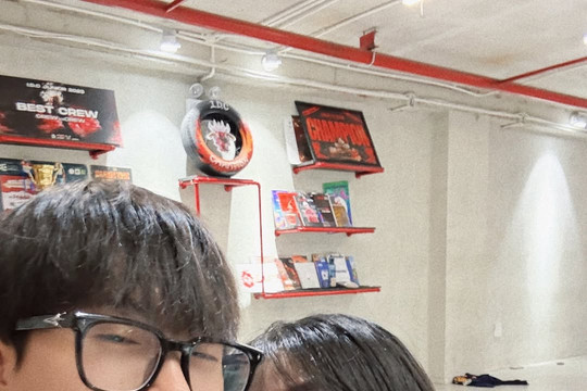 Rapper Low G cầu hôn quản lý Dương Fynn sau 5 năm gắn bó