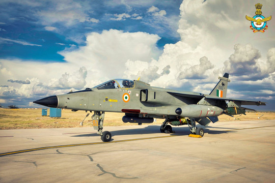 Ấn Độ nhận Jaguar ngừng bay từ Oman để lấy phụ tùng