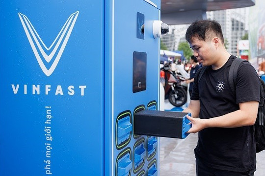 TPHCM đề xuất lắp 20.000 tủ đổi pin trên vỉa hè