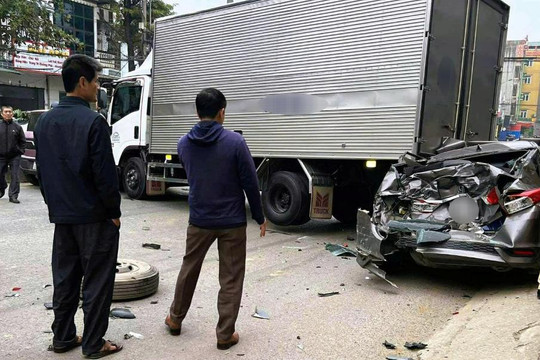 Thanh Hóa: Tai nạn liên hoàn 6 ô tô trên Quốc lộ 1A
