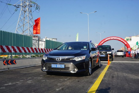 TPHCM đặt mốc 2030 chuyển toàn bộ xe công sang điện