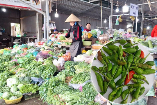 Mâm cơm gia đình trước “bão giá” ớt