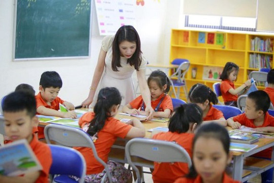 Tính lương và phụ cấp thâm niên khi chuyển cấp dạy học