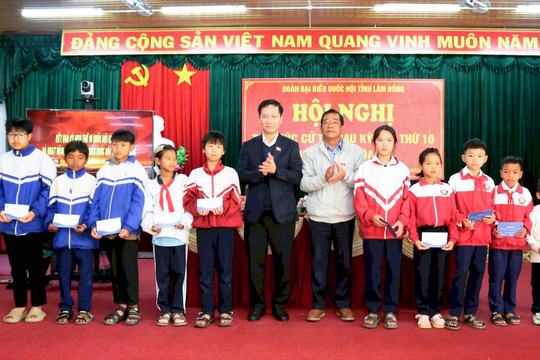 ĐBQH lắng nghe, giải đáp các kiến nghị của cử tri xã Đam Rông 1