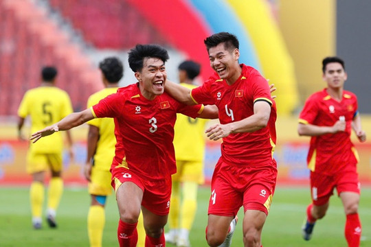 Chủ tịch FIFA chúc mừng Việt Nam trước chung kết SEA Games 33