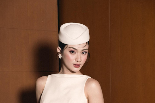 Á hậu Vũ Thúy Quỳnh bị so sánh với Phương Oanh sau video nấu ăn