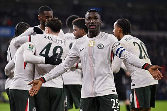 Caicedo đeo băng đội trưởng, Chelsea thắng Cardiff 3-1 tại EFL Cup