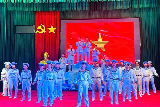 Liên hoan văn nghệ “Vinh quang người lính biển” tại Lữ đoàn 681