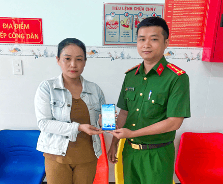 Người phụ nữ trình báo Công an sau khi tài khoản nhận số tiền lớn