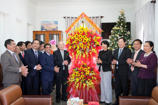 Phó Bí thư Tỉnh ủy Lâm Đồng Phạm Thị Phúc chúc mừng Giáng sinh 2025 đồng bào Tin Lành