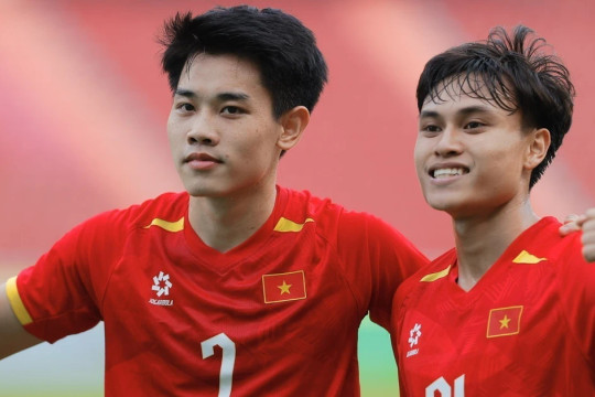 Trực tiếp U22 Việt Nam vs U22 Thái Lan: Đình Bắc đá cặp cùng Viktor Lê