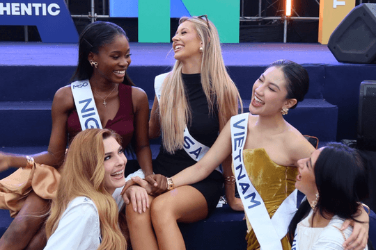 Phương Linh bản lĩnh tại Bán kết Miss Cosmo sau sự cố nhỏ