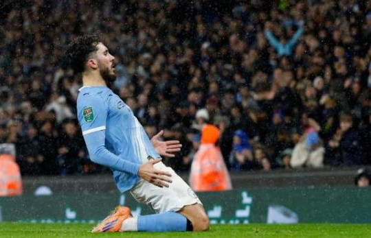 Rayan Cherki tái hiện Haaland, đưa Man City vào bán kết EFL Cup
