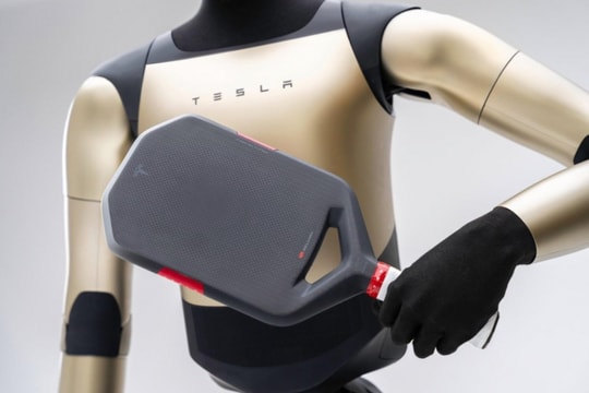 Selkirk Tesla Plaid: Đỉnh cao kiểm soát và công nghệ lõi PureFoam