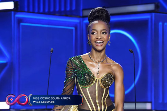 Miss Cosmo South Africa xử lý chuyên nghiệp sự cố trang phục