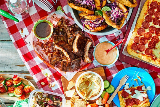 Tiệc Potluck là gì và 5 quy tắc vàng bạn cần biết