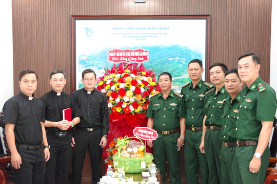 Bộ đội Biên phòng Lâm Đồng thăm, chúc mừng Giáng sinh năm 2025
