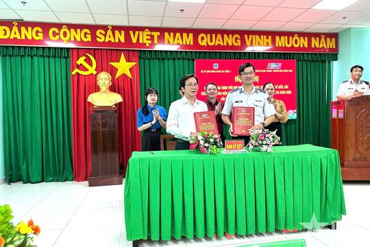 Bộ tư lệnh Vùng Cảnh sát biển 3: Ký kết chương trình phối hợp tuyên truyền biển, đảo tại Đồng Tháp