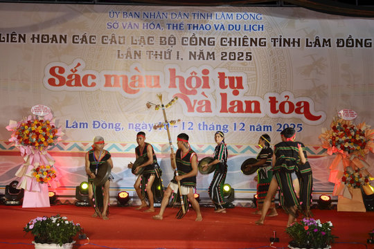 Xây dựng con người vùng DTTS từ nền tảng văn hóa cồng chiêng