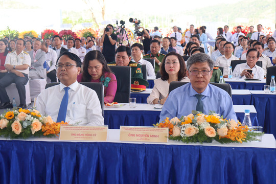 Lễ Khánh thành Khu công nghiệp Tân Đức chào mừng Đại hội Đảng toàn quốc