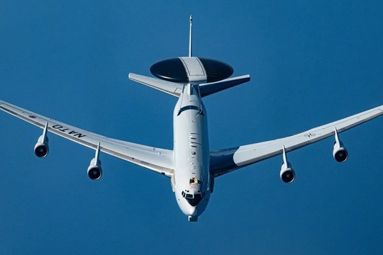 Mỹ triển khai máy bay cảnh báo sớm E-3 Sentry gần Venezuela