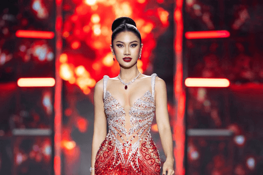 Cơ hội của Phương Linh tại chung kết Miss Cosmo trên sân nhà