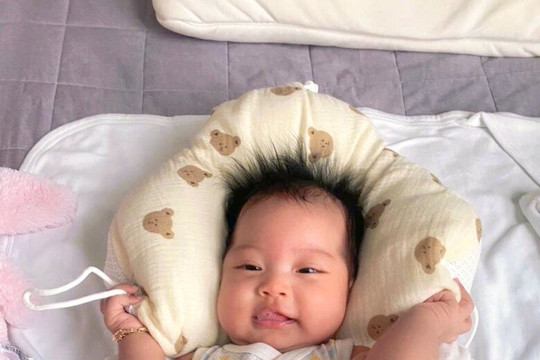 Con gái H'Hen Niê cao 63cm ở tháng thứ 3, giống mẹ như đúc