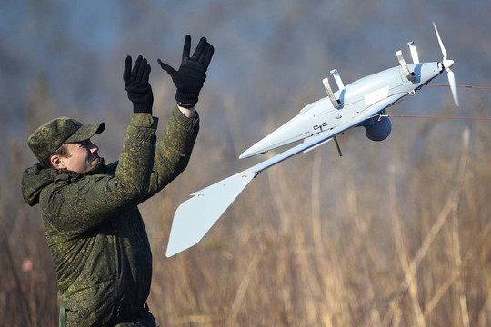 Nga thắt chặt tuyển chọn lực lượng vận hành drone do nhu cầu tăng cao