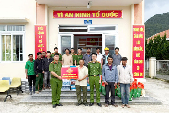 Những người ở lại sau cơn lũ dữ