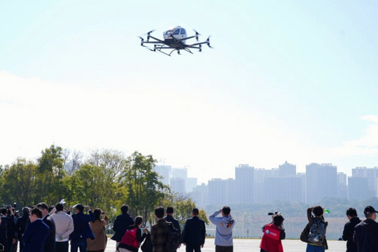 Taxi bay, drone giao cơm: Trung Quốc đang sống trước phần còn lại của thế giới