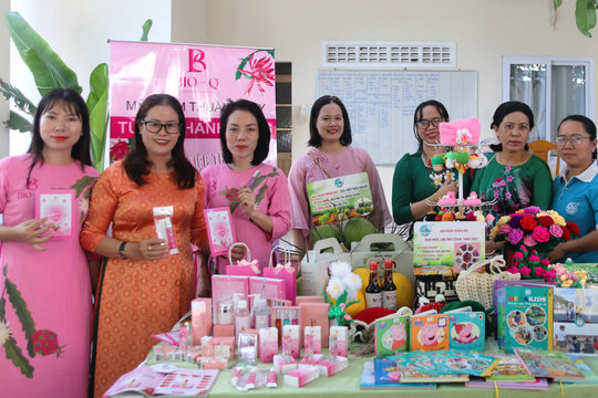 Cô gái biến vỏ thanh long thành mỹ phẩm
