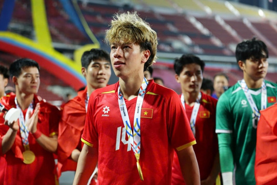 Viktor Lê đi vào lịch sử sau tấm HCV SEA Games của U22 Việt Nam