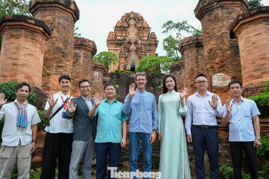 Khánh Hòa: Chiêm ngưỡng vẻ đẹp Tháp Bà Po Nagar cùng Hà Trúc Linh