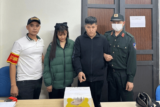 Hà Nội: Bắt đôi nam nữ chở ma túy và tài liệu cho vay lãi nặng