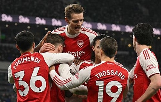 Gyokeres ghi bàn, Arsenal nhọc nhằn hạ Everton để lên đỉnh bảng