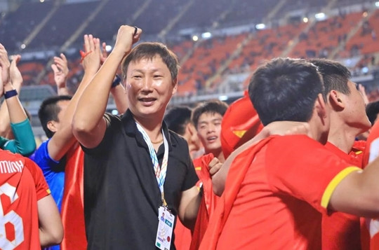 HLV Kim Sang-sik và cú ngược dòng kinh điển tại SEA Games 2025