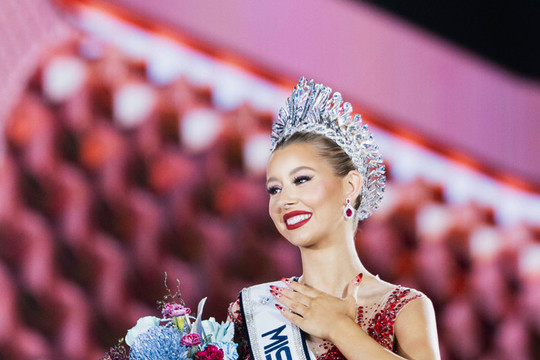 Yolina Lindquist đăng quang Miss Cosmo 2025 với học vấn ấn tượng