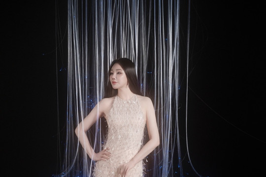 Hồ Quỳnh Hương tái xuất với album Khi em hát sau 49 ngày tĩnh lặng
