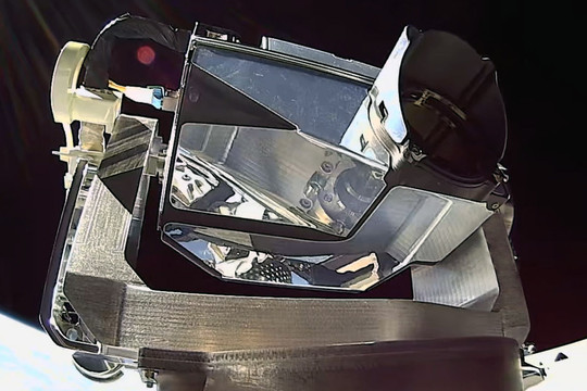 Suýt va chạm ISS: Sự cố vệ tinh Starlink và rủi ro từ mạng lưới 15.000 vệ tinh