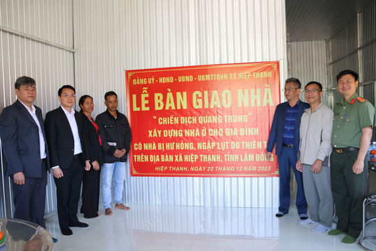 Xã Hiệp Thạnh bàn giao nhà “Chiến dịch Quang Trung”