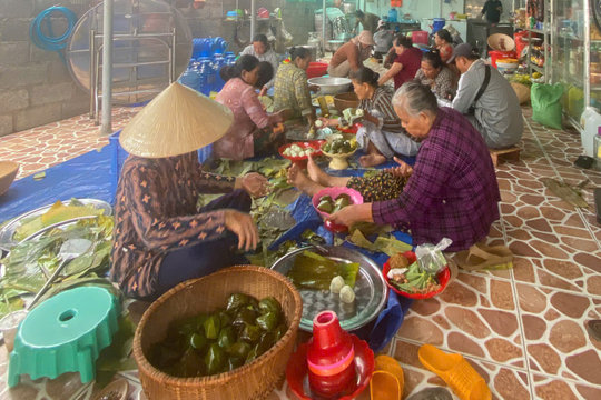 Giữ mạch nguồn văn hóa từ bánh truyền thống Chăm