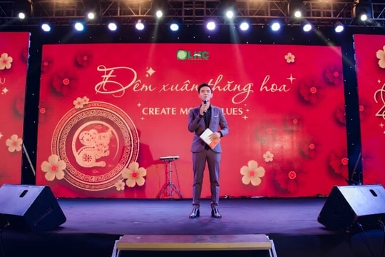 Cách viết bài phát biểu tổng kết năm ấn tượng và các mẫu tham khảo hay nhất