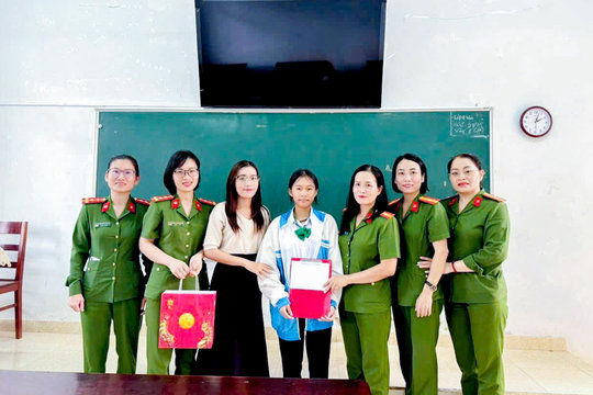 Như hoa hướng dương tỏa nắng giữa đời